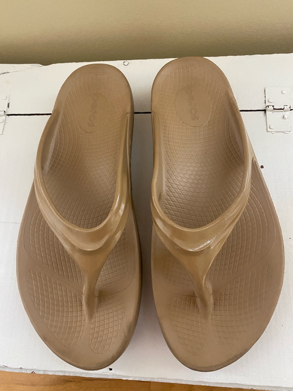 OOFOS Women's Sandals in Tan